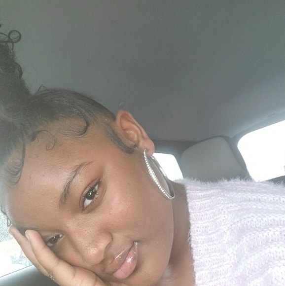 Meet your Posher, Lyniah - Picture 1 of 1